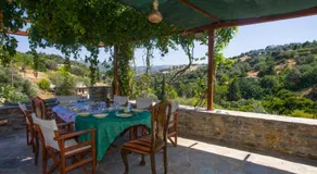 Iris' Traditional Stone House - Image 3