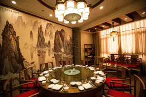 Runhua Business Hotel - Image 5