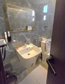 Studio 1 bed 1 bathroom - Image 3