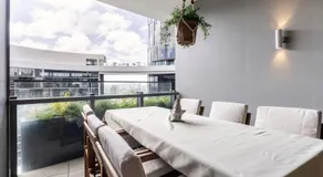 Gorgeous 3BR Apartment with Study overlooking BNE River - Image 5
