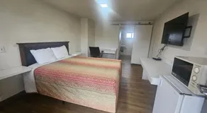 Del Rancho Motel - Image 2