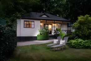 Romantic Keepers Cottage -Spa and Gorgeous Garden - Image 4