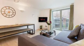Raleigh Square - 2BR Ground-Floor Apartment in Nottingham - Image 2