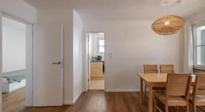 2302 Charmante 2,5-Zimmer-Wohnung mit Suedbalkon und stilvoller Einrichtung - Image 3