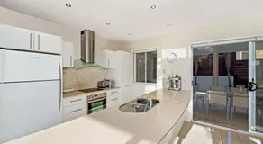 Rhett's Retreat - Townhouse With Private Courtyard - Image 3