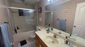 Surrey Guest House - Private Rooms & Suites, Free Parking & Wifi - Image 2