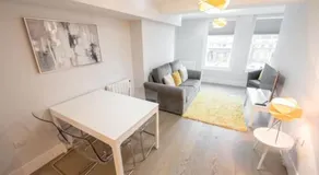 Modern,central 1 bedroom flat - Image 3