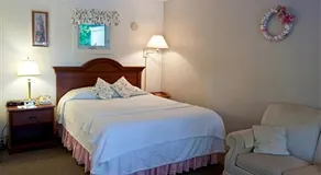 Stylish Vacation Rental for Couples Overlooking West Penobscot Bay, Maine - Image 2