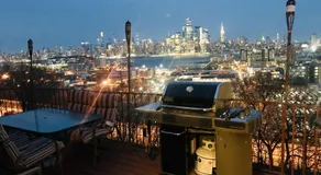 Mega Stunning Skyline View - APT 4-5 Combination - 6 Bedroom - Sleeps 25 - 15 mins to NYC - Image 4