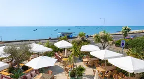 Roslin Beach Hotel - Image 5