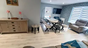 Richmond Cottage - Brand New 4BR Holiday Home, just 3 minutes from the beach with Pool Table and Free Parking - Image 2