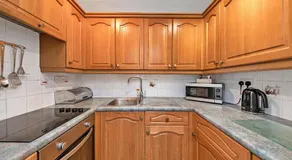 Finest Retreats - Kilburn Hall Apt - Image 4