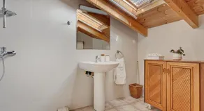 Spacious Mountain Villa - Image 2