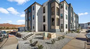 Red Rock Oasis - Brand New Home 3-Bed Sleeps 10 - Image 5