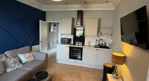 Class Apartments - City Comforts - Image 5