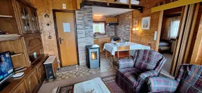 Chalet with Stunning Lake and Mountain Views avec une vue à couper le souffle, une spacieuse terrasse et jardin - Image 2