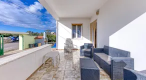 Appartement 'Casa Sofia' avec terrasse privée, jardin privé et climatisation - Image 4
