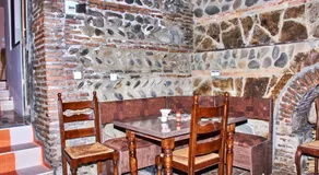 California Guest House - Image 4