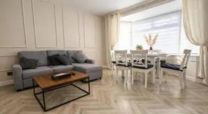 Stylish 2BR House Parking & WiFi Sleeps 6 - Image 3