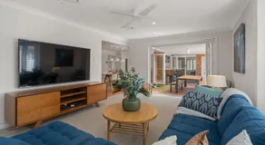 Serene Pet Friendly with Swimming Pool - Image 2