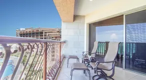 Chasing Sunsets Penthouse Perfect Elegant Ocean Front Condo - Image 5