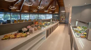 Distinction Luxmore Hotel - Image 5
