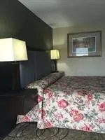 Track & Turf Motel - Image 4
