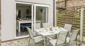 Elegant 5 bed house with parking- Photo ID Required - Image 4