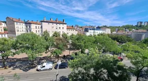 Le Valmy, T2 équipé au pied du métro - Image 4