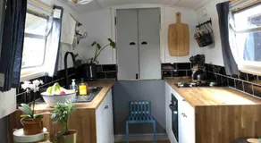 Cozy Narrowboat on Regents Canal - Image 3