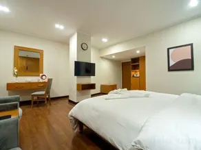  Hotel One Tower Gulberg - Image 5