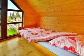 Comfortable wooden holiday homes near the beach - Image 2