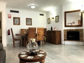 Easy Parking Poolside 2 Bedroom - E20 - Image 4