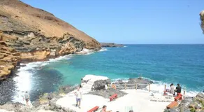 BIg property by the beach and natural pool - Image 3