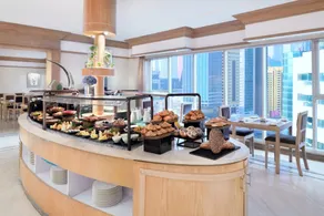 Crowne Plaza Hotel Dubai - Image 5