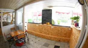 Hostel 24 - Image 4