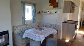 3 Bedroom Caravan - Sleeps 8 Parking Pets Beach - Image 5