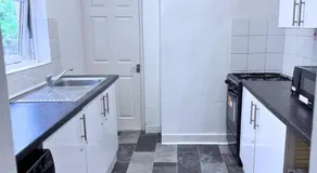 Chatham Home for 4, Walk to Hospital & Free driveway Parking - Image 4