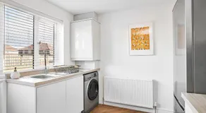 Charming 2 bed home, quiet village + free parking - Image 3