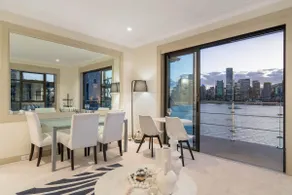 Reflections - World Class 360° Harbour Views! - Image 3