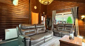 Antler Lodge Traditional Log Cabin - Image 3