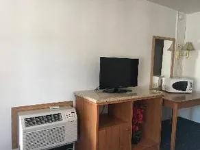 Beaverton Budget Inn - Image 5