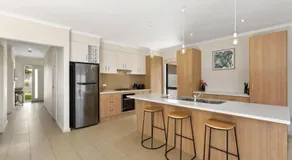 Coastal Holiday Living Bay Views Prime Location - Image 3