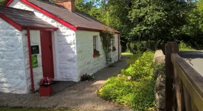 Railway Crossing Cottage - Image 3