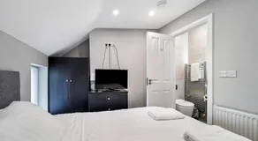 HillTop View 'Sleeping 5 guests' - Image 2