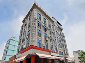 OYO 46997 Hotel Raj International - Image 4