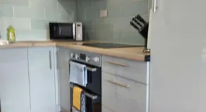 1 Bedroom House with Garden and off road private parking - Image 3