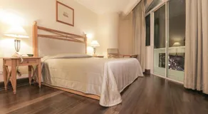 The Grand Dame Hotel - Image 2