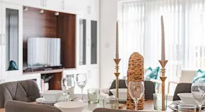 Stylish & Chic 3 bed House - Image 4