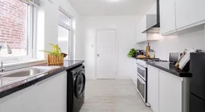 Spacious 3-Bedroom House in St Helens by Eason Stays, Ideal for Families & Business Travellers with Free Parking - Image 2